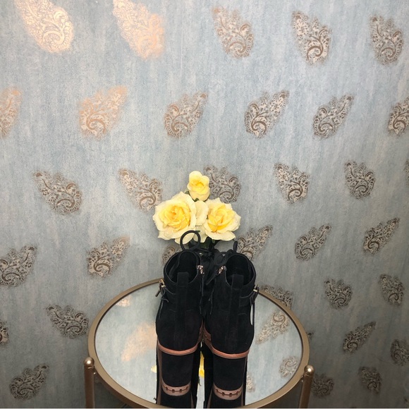 ⭐️NEW⭐️White House Black Market (WHBM) Mid Heel Combat Boot - Picture 5 of 8